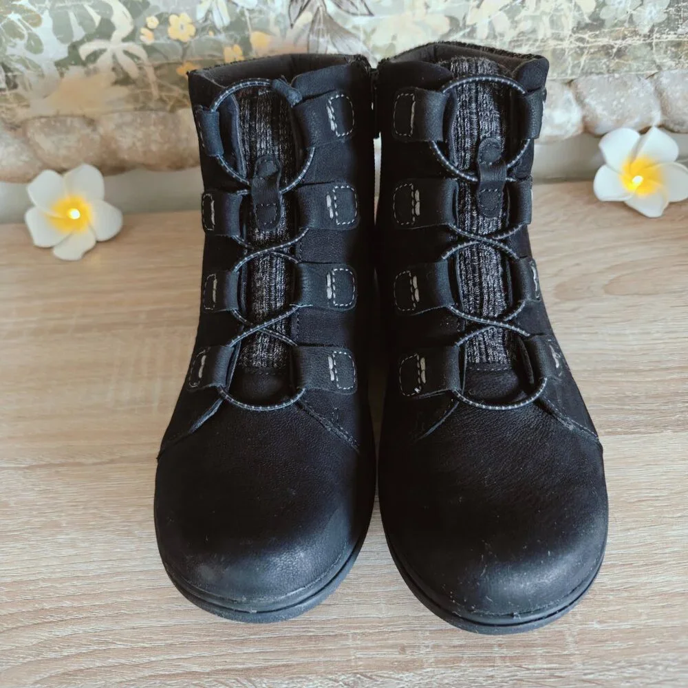 Clarks Carleigh Jade Black Nubuck Leather Knit Comfort Winter Ankle Booties 7.5
